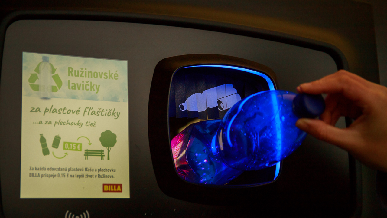 Prístroj na recyklovanie pet fliaš a plechoviek