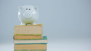 Dlhy Slovákov sa ešte len ukážu a vlani krachovali najmä tridsiatnici