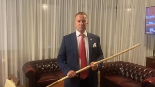 Kollár dostal v Revúcej palicu. Význam daru bol vraj iný, než tvrdil vo videu