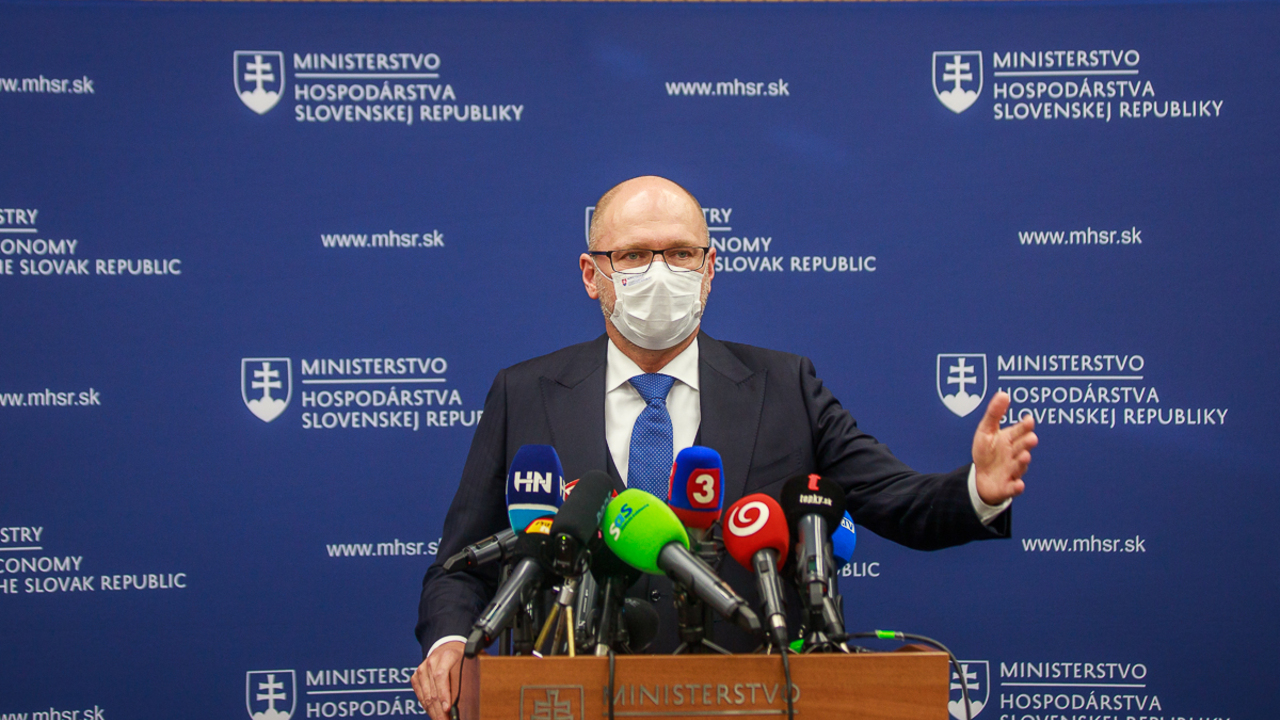 Richard Sulík odpovedá na otázky novinárov ohladne cesty na Expo Dubaj