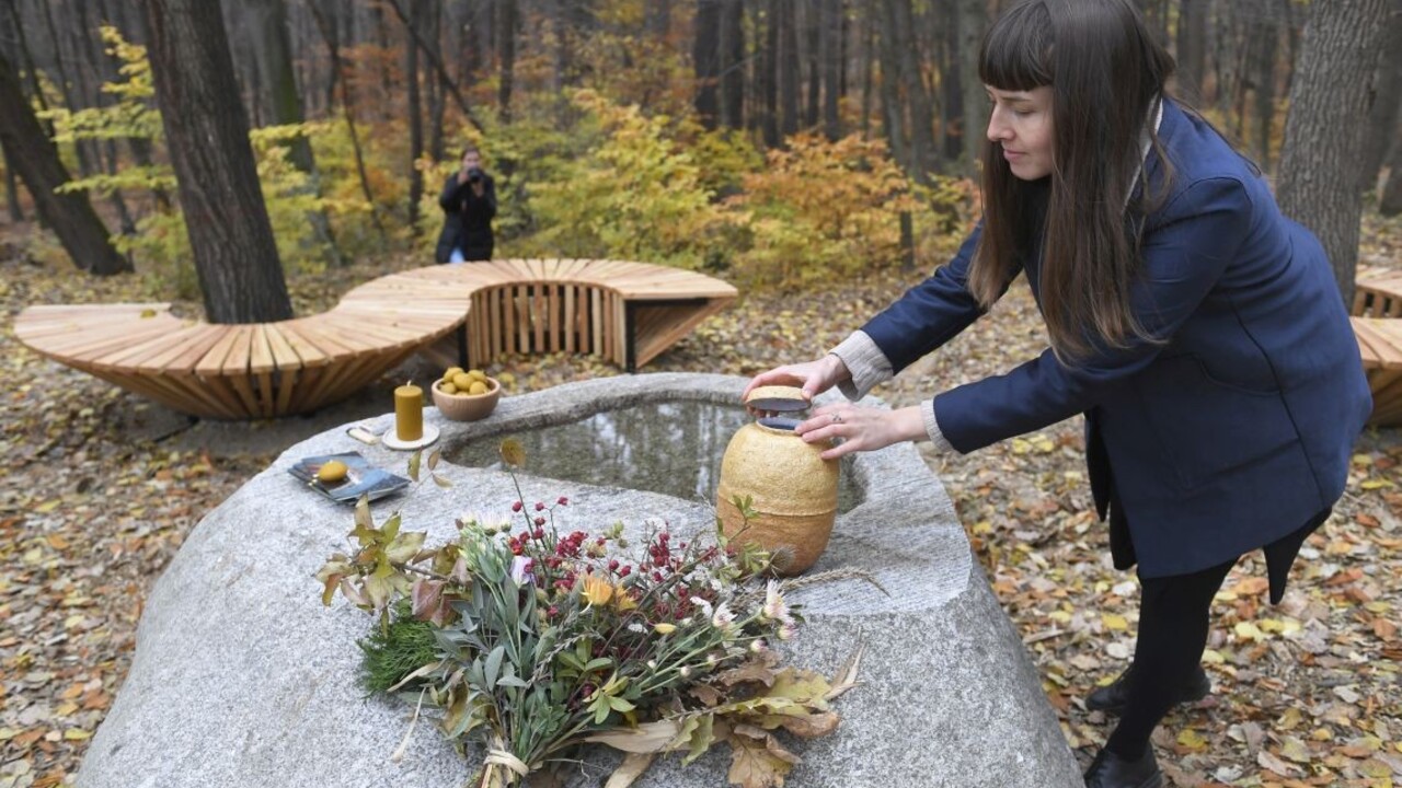 Trendy v pohrebníctve sa menia, no smrť je pre nás tabu. Deťom hovoríme, že dedko len spí