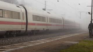 Nemecko: Útočník vo vlaku pobodal niekoľko cestujúcich, hlásia zranených