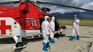 Pacientov s covidom už prevážajú aj vrtuľníky, niektorí majú 30 či 40 rokov