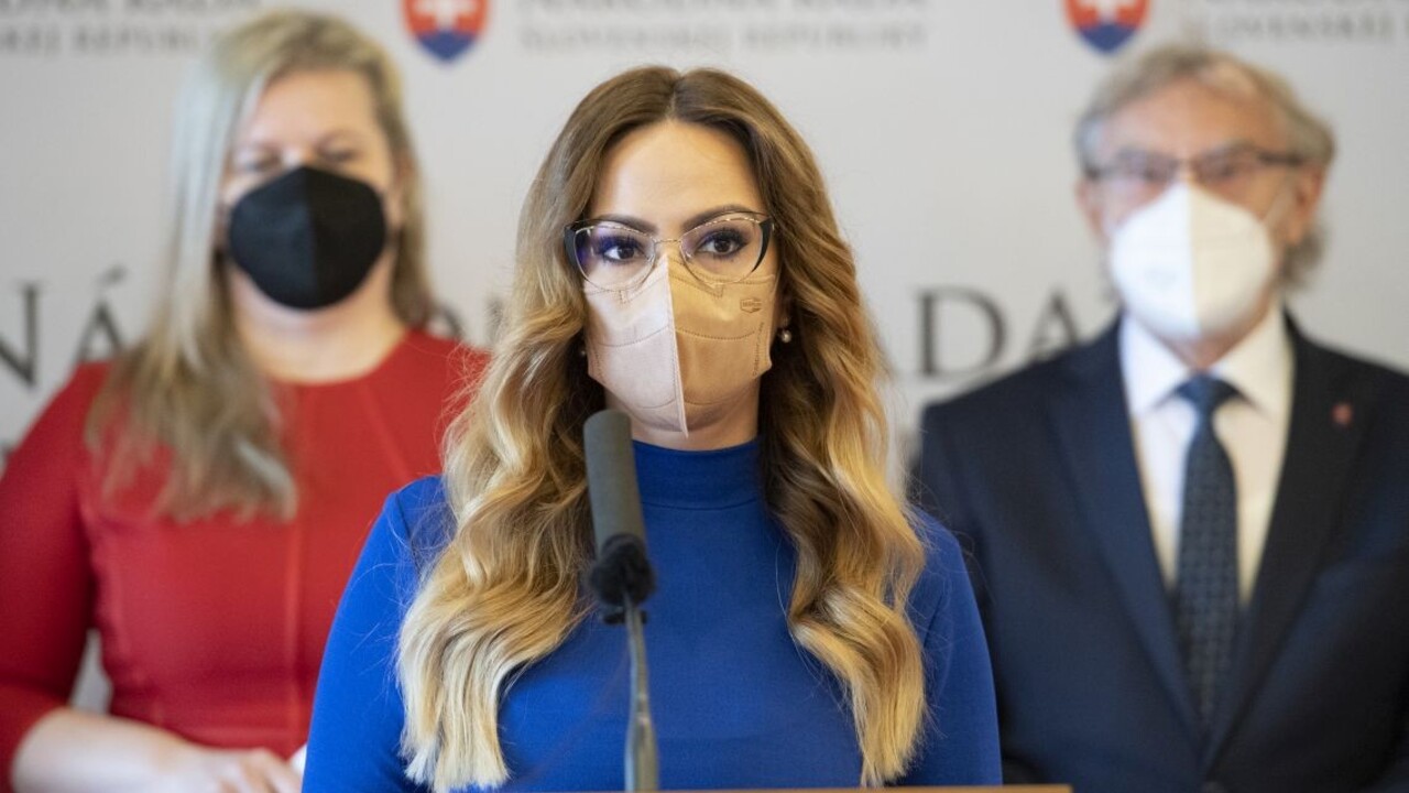 Zákon zakazuje len reklamu na interrupcie, mnohé veci umožňuje, tvrdí poslankyňa Andrejuvová