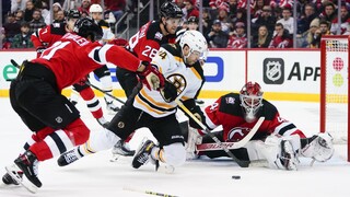 NHL: Tatar zaznamenal ôsmy bod, Devils napokon padli až v nájazdoch