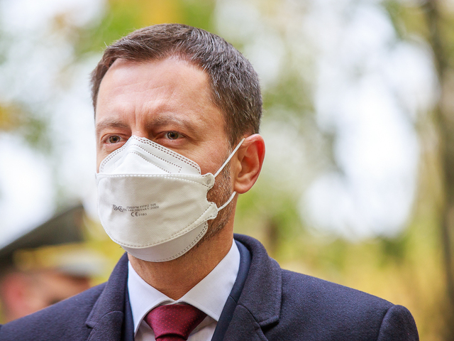 Premiér dostal tretiu dávku vakcíny proti koronavírusu a vyzval ľudí k očkovaniu