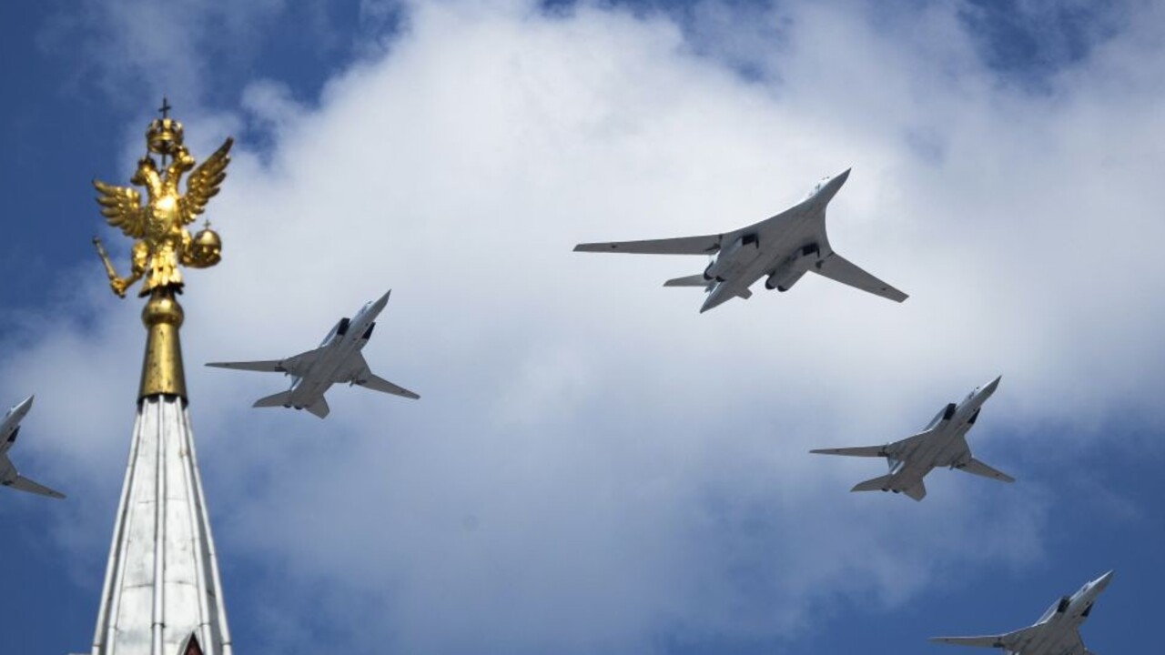 Rusi posielajú nad Bielorusko strategické bombardéry. Sú schopné niesť jadrové zbrane