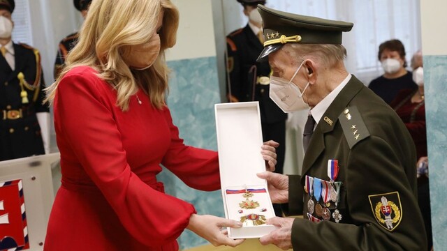 FOTO: Jeho príbeh je silný, hovorí prezidentka. Vyznamenala vojnového veterána