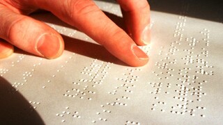 Braillovo písmo sa počas lockdownu učili cez Messenger. Nevidiaci majú dnes oveľa viac možností
