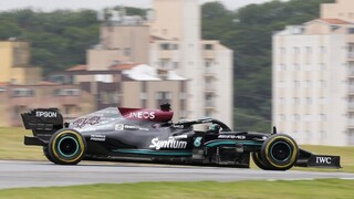 Hamilton bol v kvalifikácii pred VC Brazílie najrýchlejší, štartovať však bude s trestom