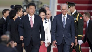 Joe Biden sa virtuálne stretol s čínskym prezidentom. Peking je otvorený lepšej komunikácii aj spolupráci