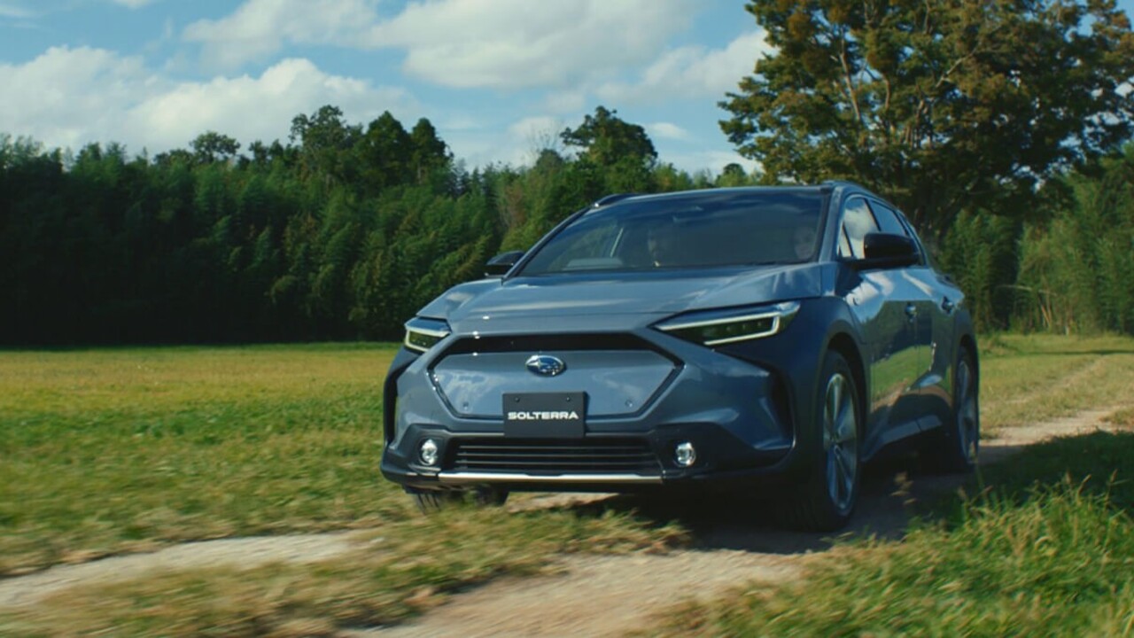 Subaru má svoje prvé elektrické auto. Je ním SUV Solterra, ktoré vzniklo v spolupráci s Toyotou