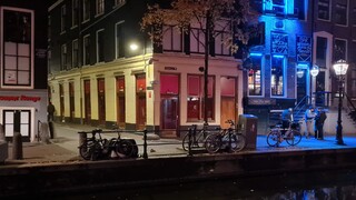FOTO: Ulička lásky v Amsterdame je prázdna, z baru vás pošlú domov o ôsmej. Ako vyzerá holandský lockdown