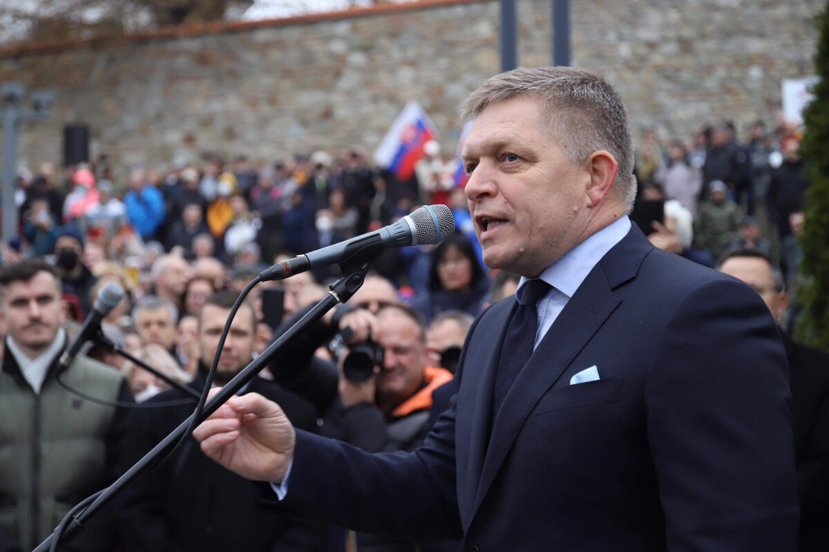Protest pred budovou NR SR