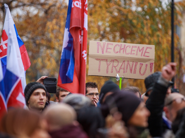 Na priebeh protestov dohliadali desiatky policajtov. Ako to vyzeralo?