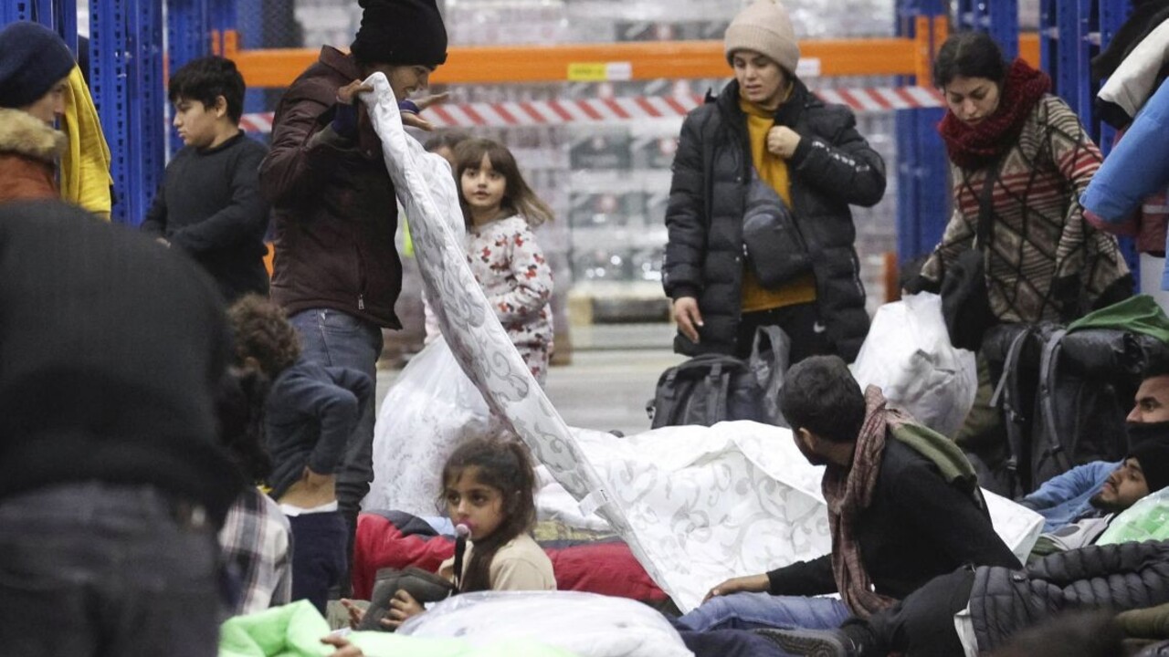 Na pomoc ľuďom, ktorí uviazli na bieloruských hraniciach, poskytne EÚ vyše pol milióna eur