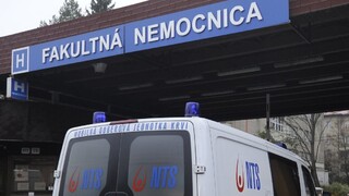 Nemocnica v Trenčíne prišla so zlou správou. Všetky lôžka s umelou pľúcnou ventiláciou sú obsadené