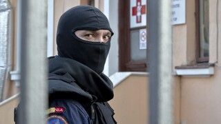 V Rumunsku protestovali proti covidpasom pre zamestnancov, niektorí demonštranti sa pokúsili preniknúť do parlamentu