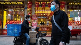 Čína zmierňuje opatrenia v rámci nulovej tolerancie covidu, nakazených pribúda