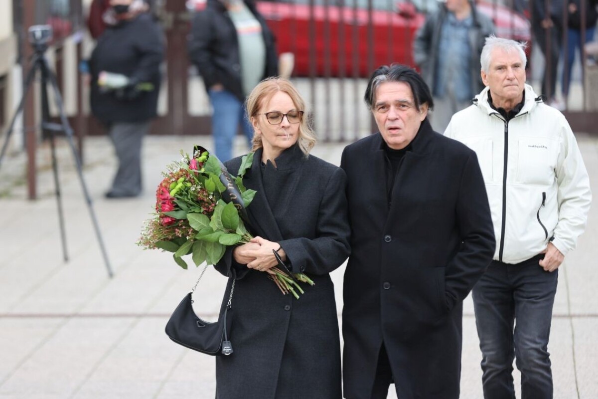 Rozlúčiť sa prišiel aj hudobník Laco Lučenič.