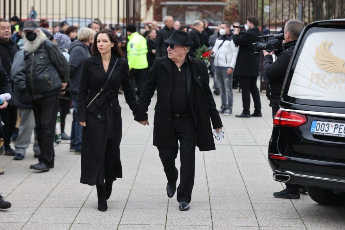 Petr Janda na poslednej rozlúčke s Mirom Žbirkom.