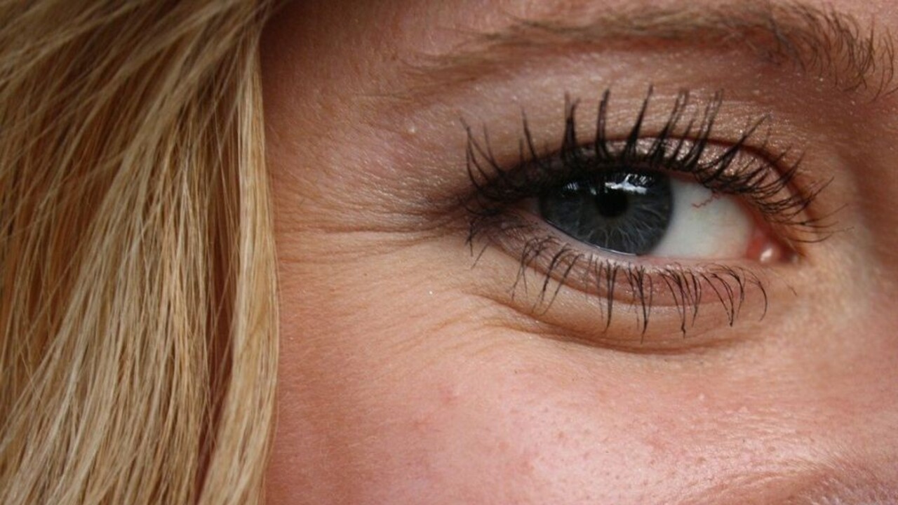 Toto všetko spôsobuje vrásky: Pozor na pitie cez slamku či spánkové polohy