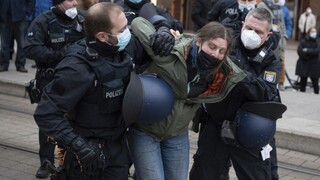 Sprísnenie protipandemických opatrení vyvolalo v Bruseli vlnu protestov