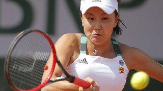 Šéf olympijského výboru telefonoval s čínskou tenistkou. Vo videu tvrdila, že je v poriadku