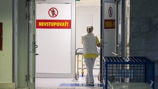 Pribudli tisíce nových infikovaných, najhoršie je to v Košickom kraji. Nemocnice sa ďalej plnia