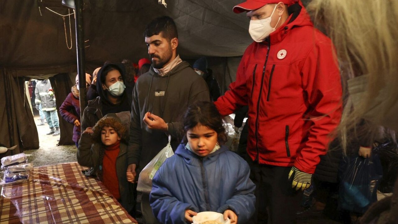 Približne 150 migrantov sa v noci pokúšalo prekročiť poľsko-bieloruské hranice