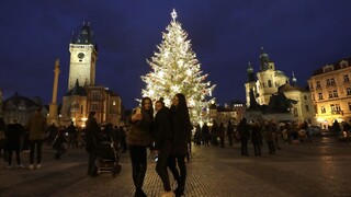 Vo viacerých mestách Európy otvorili vianočné trhy. Pandémia tam však pod kontrolou nie je
