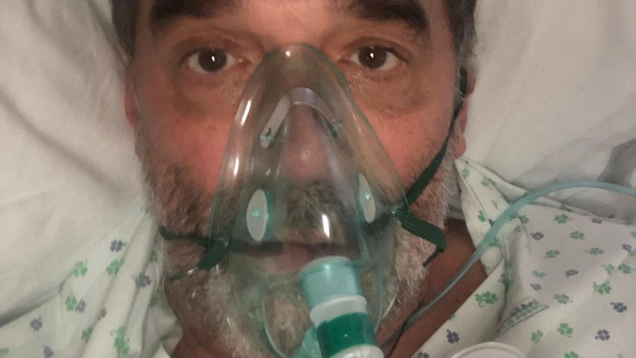 Český herec Etzler skončil na kyslíku s koronavírusom. Podľa svojich slov ľutuje, že sa nezaočkoval