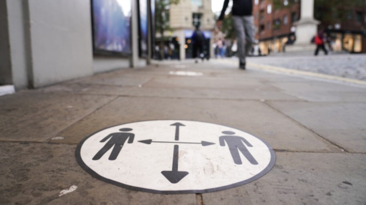 Covid berie životy a skúša zdravotníctvo. Čo sa nám však v boji s koronavírusom podarilo?