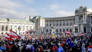 Rakúsko na nohách. Proti povinnému očkovaniu ľudia protestovali po celej krajine