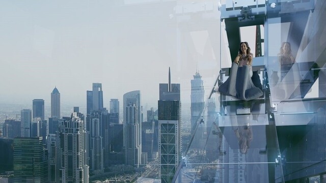 Sklenená šmykľavka.