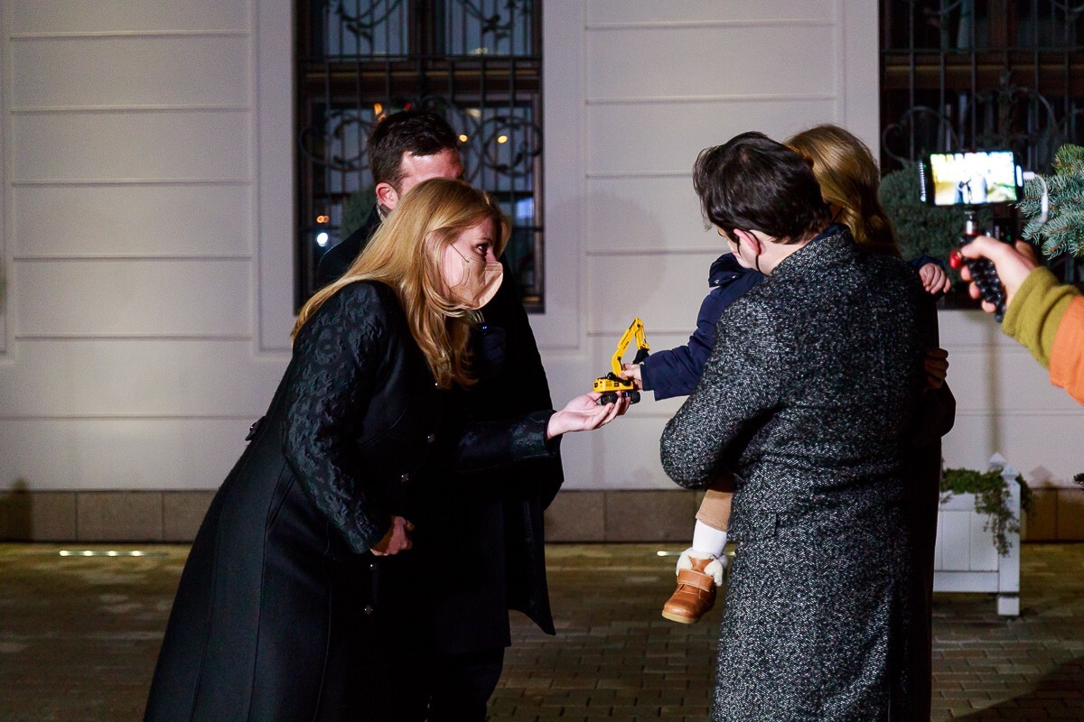 Rozsvietenie vianočného stromčeka pred prezidentským palácom