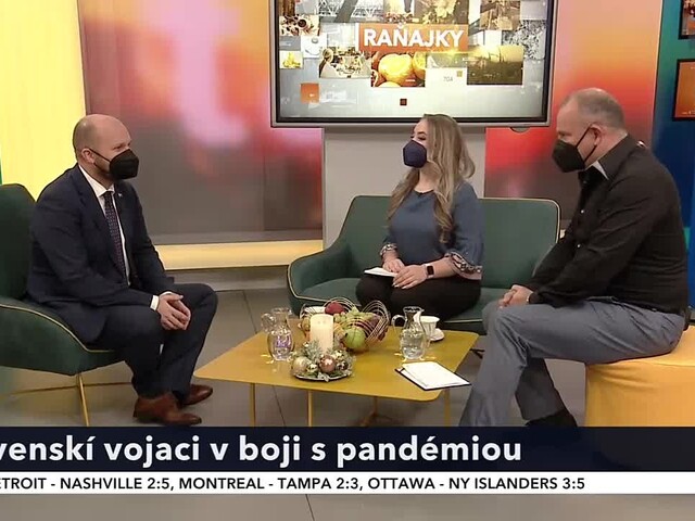 Naď: Všetci vojenskí lekári sú nasadení v boji proti pandémii, pomáhajú aj stovky vojakov