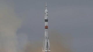Z ruského kozmodrómu odštartovala raketa Sojuz, na palube sú aj turisti