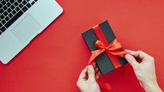 Vyhnite sa nákupnému šialenstvu: Top 3 vianočné darčeky kúpené cez internet
