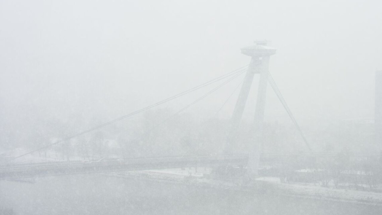 Aj takto vyzeralo husté sneženie v Bratislave.