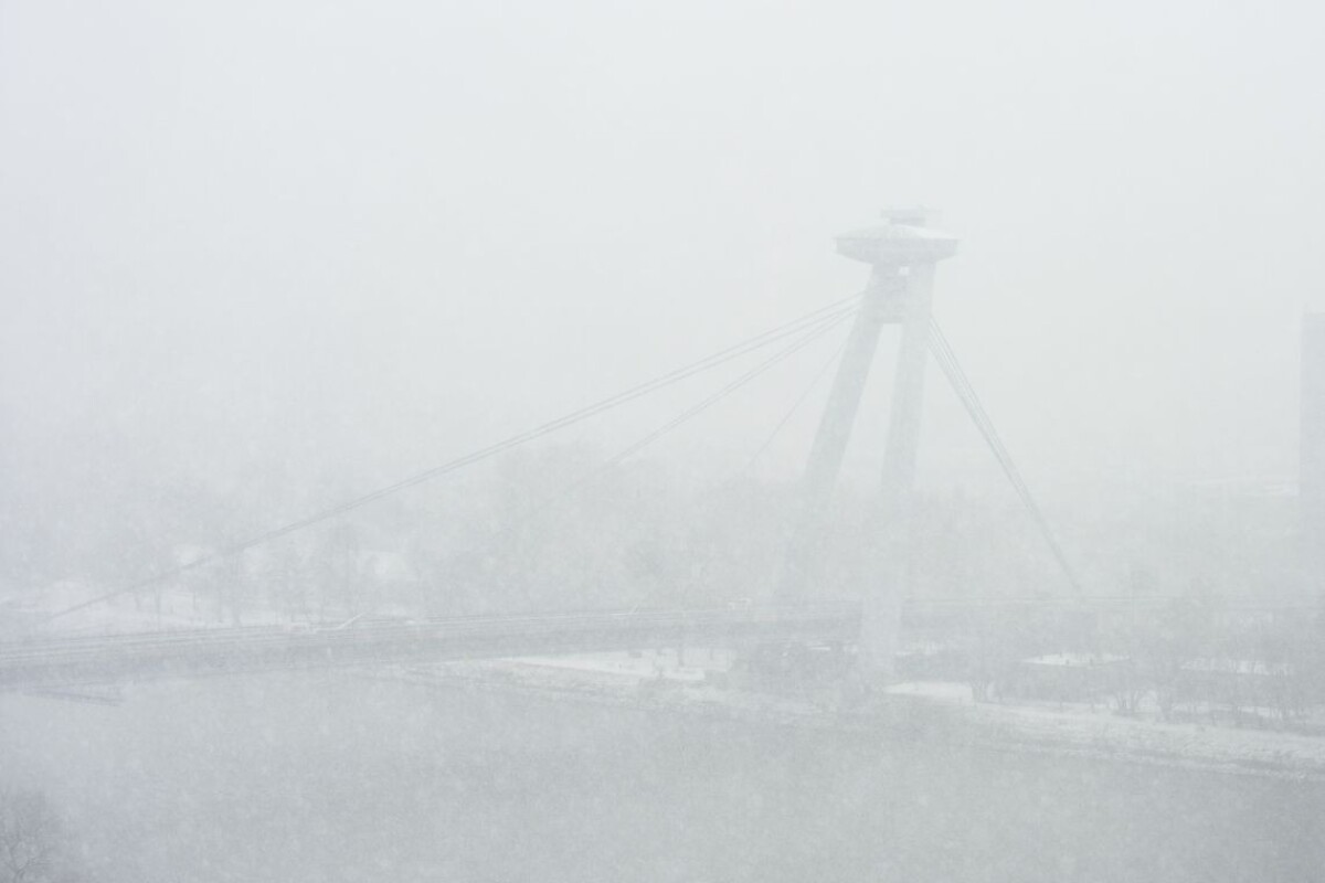 Aj takto vyzeralo husté sneženie v Bratislave.