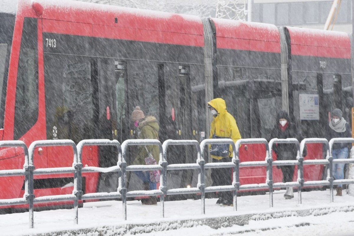 Bratislavu zasiahlo silné sneženie.