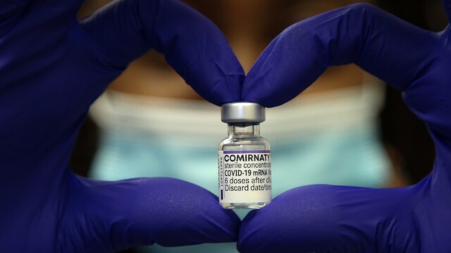 Výrobcovia vakcín sa predbiehajú vo vylepšovaní svojich látok. Chcú sa vopred pripraviť na najhoršie