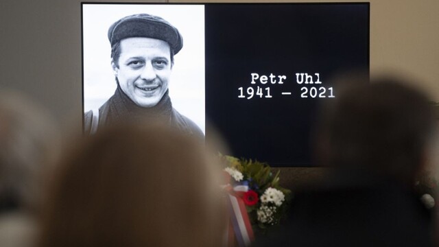 V Česku sa naposledy rozlúčili s Petrom Uhlom, pohreb bol symbolicky v Medzinárodný deň ľudských práv