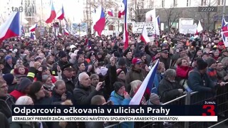 V Prahe demonštrujú odporcovia protipandemických opatrení, zišlo sa tam viac ako tisíc ľudí
