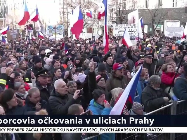V Prahe demonštrujú odporcovia protipandemických opatrení, zišlo sa tam viac ako tisíc ľudí