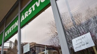 Kvetinárom už ostali len pohreby a predaj cez okienka, reťazce ďalej profitujú