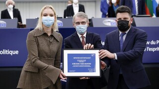 Európsky parlament udelil Sacharovovu cenu Navaľnému, prebrala ju jeho dcéra