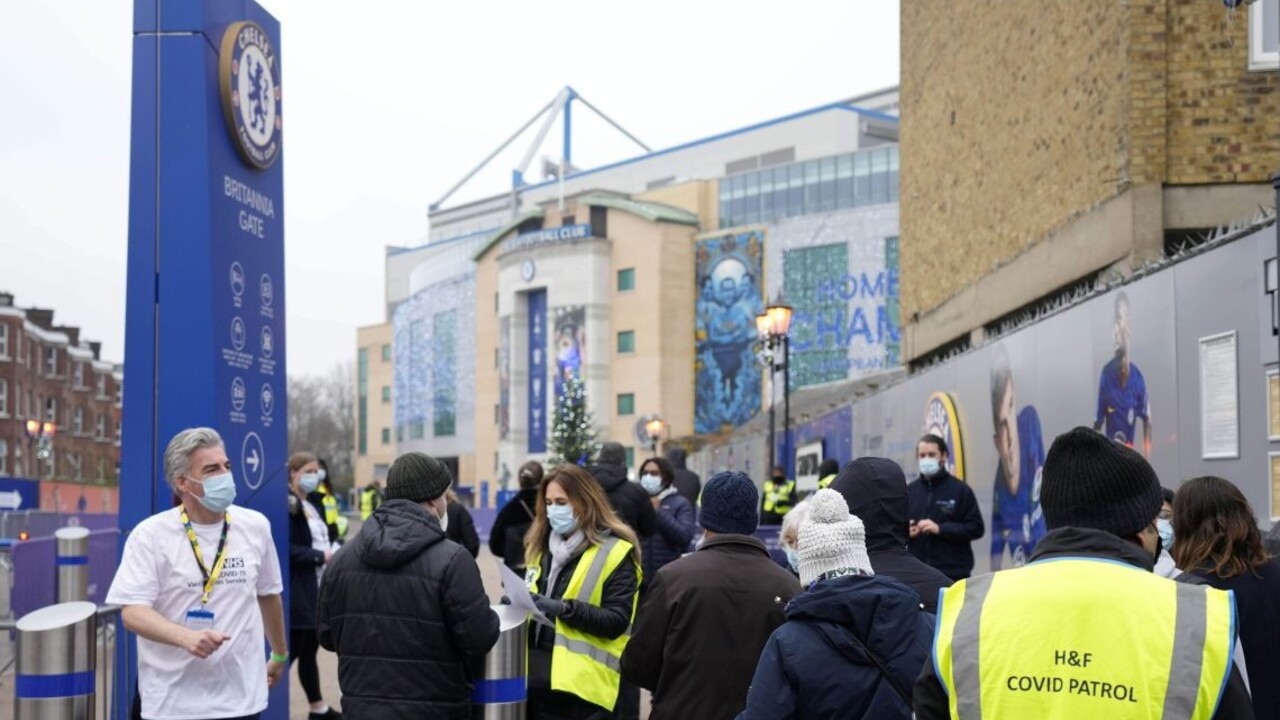 Situácia s omikronom v Británii je vážna. Starosta Londýna vyhlásil v meste stav mimoriadnej udalosti