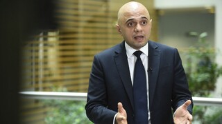 Britský minister zdravotníctva kritizuje antivaxerov. Tvrdí, že ich rozhodnutie negatívne ovplyvňuje celú spoločnosť